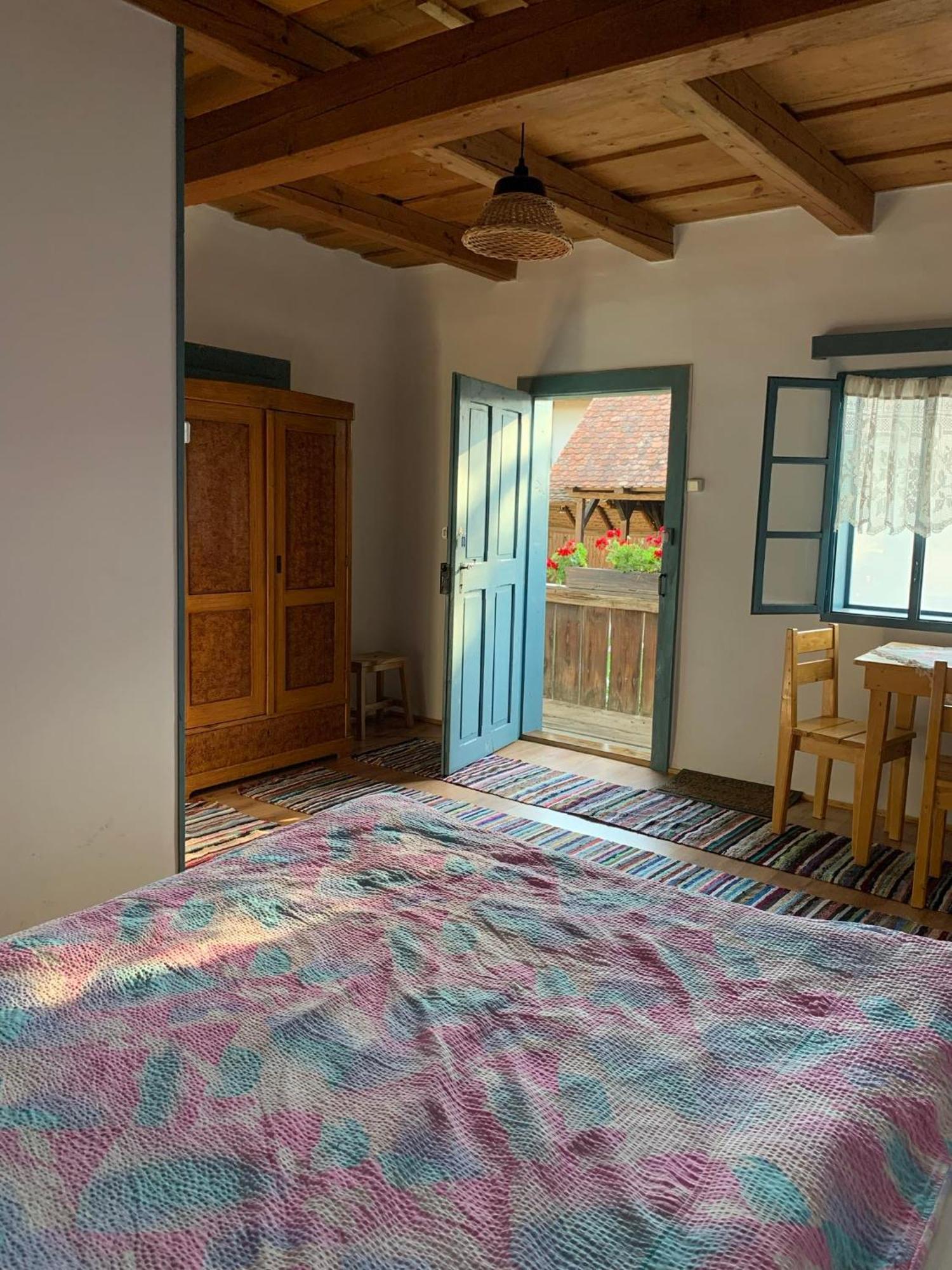 Biro Vendeghaz Hotel Sòvàrad Екстериор снимка