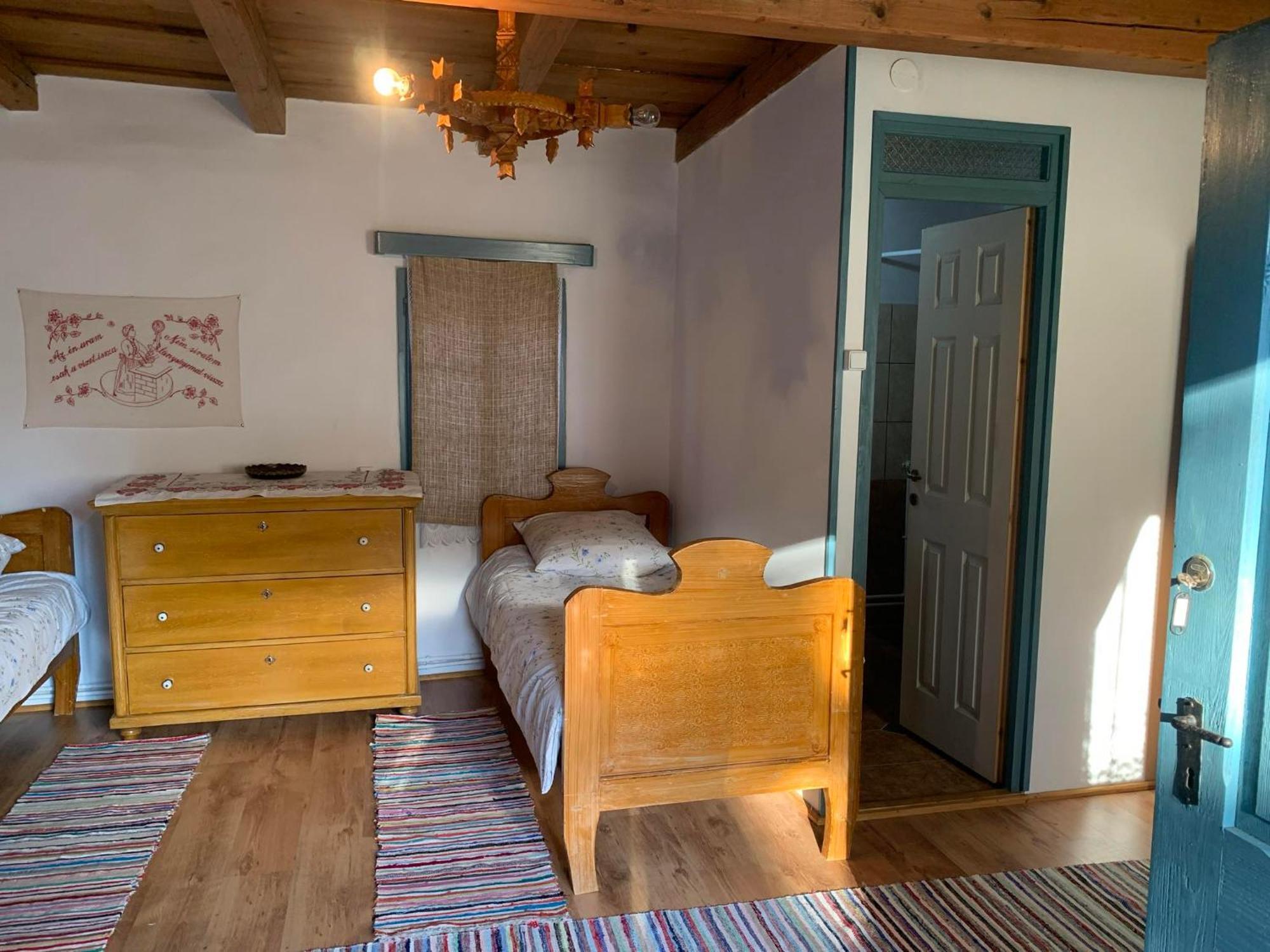 Biro Vendeghaz Hotel Sòvàrad Екстериор снимка