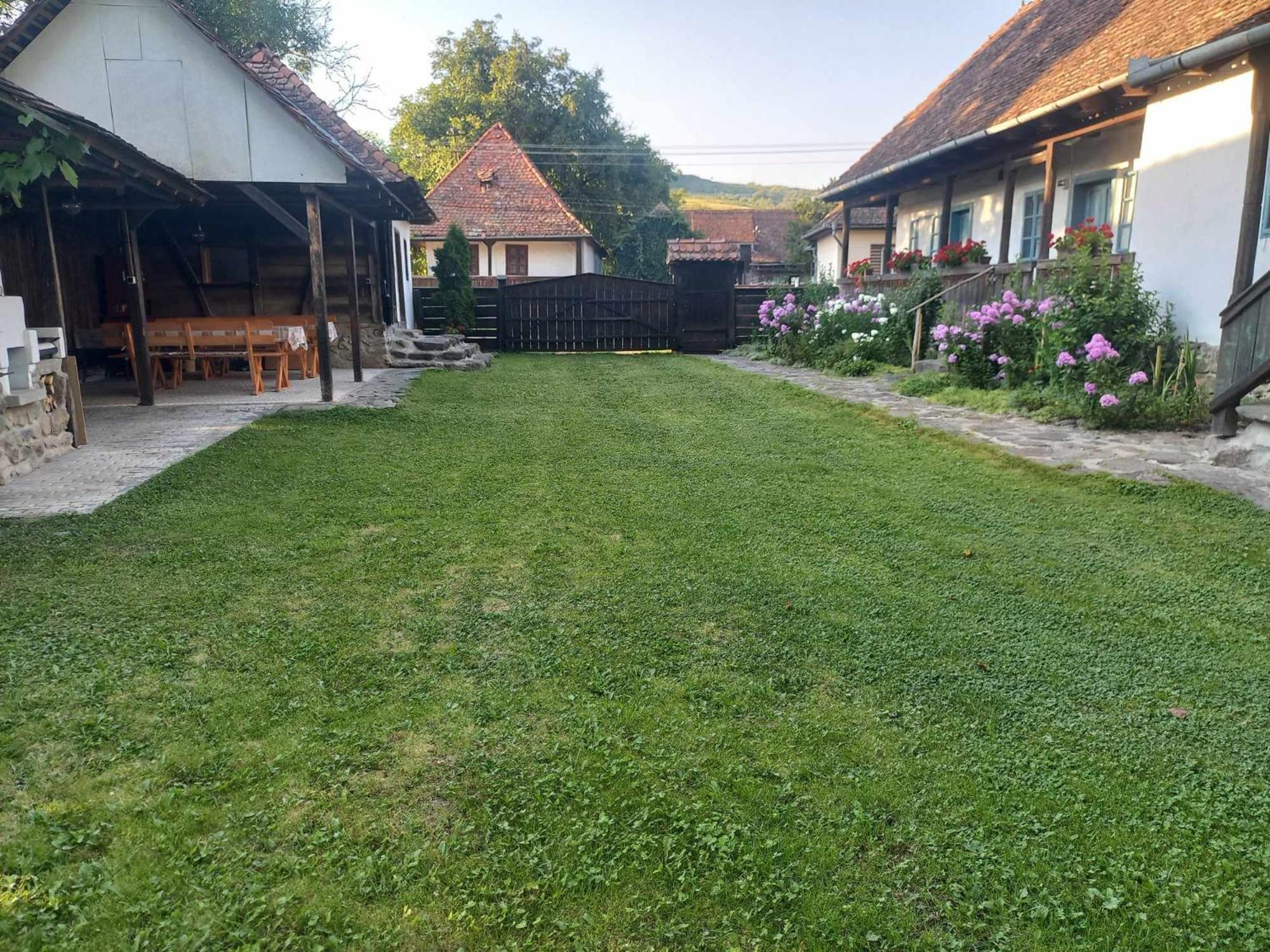 Biro Vendeghaz Hotel Sòvàrad Екстериор снимка